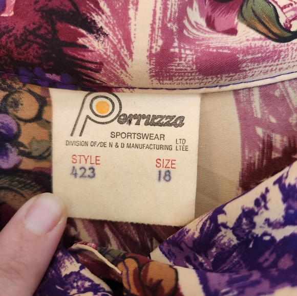 🍇80's Wine Blouse🍇 - Picture 3 of 6